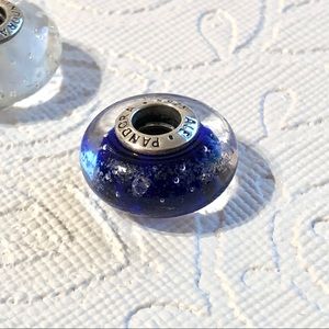 Pandora Moments : Effervescent dark blue murano